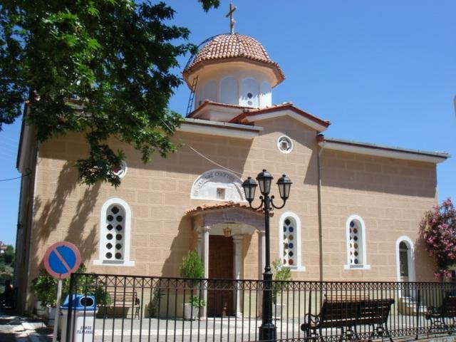 Ο ιερός ναός του Προφήτη Ηλία με τη νότια είσοδο